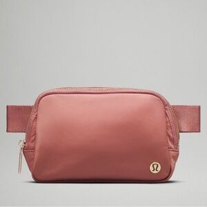 NEW LULULEMON EVERYWHERE BELT BAG 
COLOR SPICED CHAI/GOLD